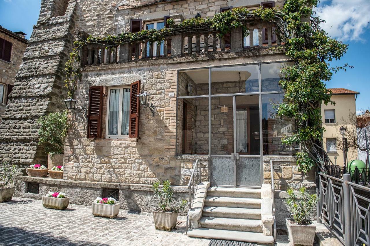 La Rosa Di Francesco Inn Valfabbrica Exterior foto
