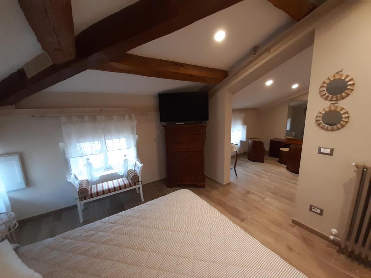 La Rosa Di Francesco Inn Valfabbrica Exterior foto
